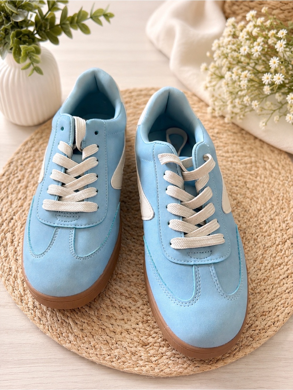 Dolce Vita Blue Women's Casual Sneakers with White Accents NWOT 9.5 soft suede